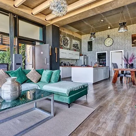 Zephyr Luxe Sea And Mountain View *