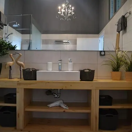 Zephyr Luxe Sea And Mountain View