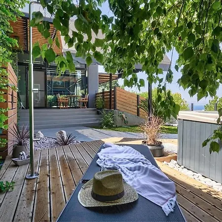 Zephyr Luxe Sea And Mountain View Apartament Sgourou