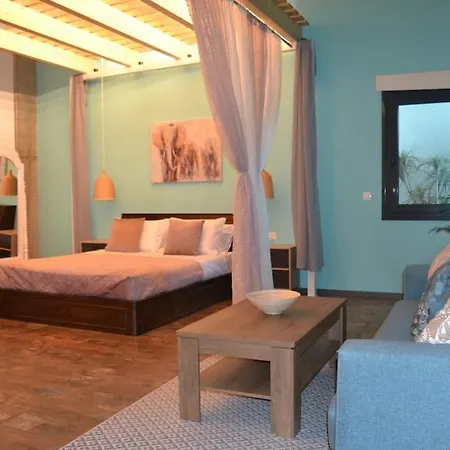 Zephyr Luxe Sea And Mountain View